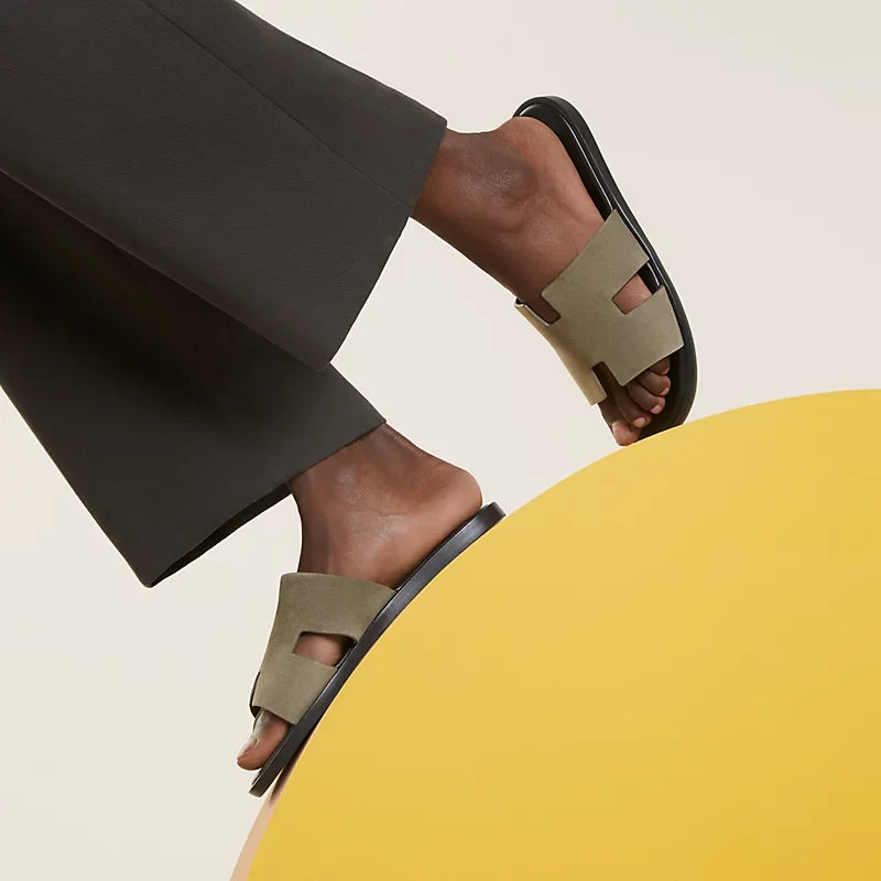 Hermès Izmir Sandales en Chèvre Velours Vert Toundra